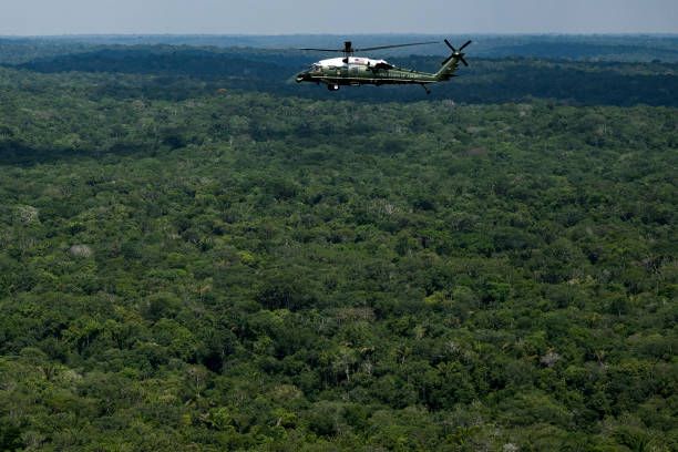 🚨 President Joe Biden, accompanied by his daughter Ashley and granddaughter Natalie, has made history as the first sitting U.S. president to visit the Amazon Rainforest. 🇺🇸