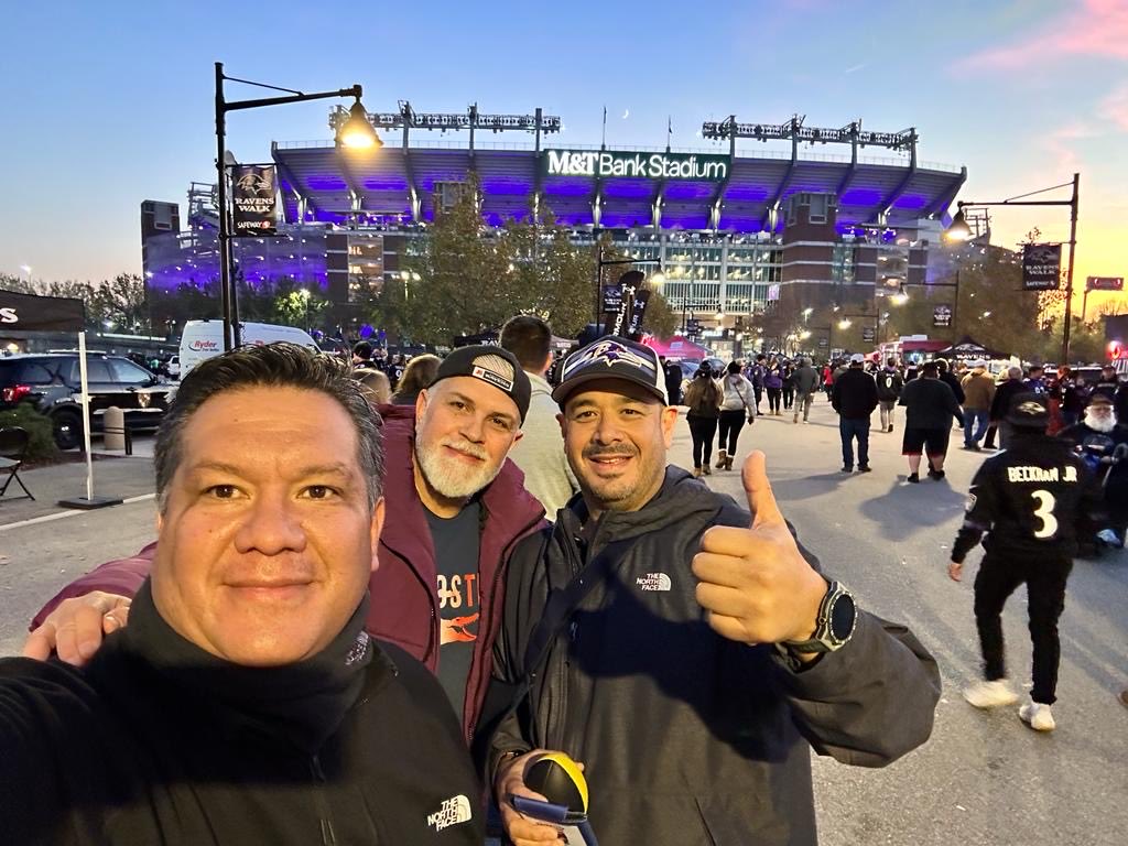 AlexDatos's tweet photo. Baltimore ⁦@FOXImpactoNFL⁩ #foximpactonfl https://t.co/oJLynXVDOL
