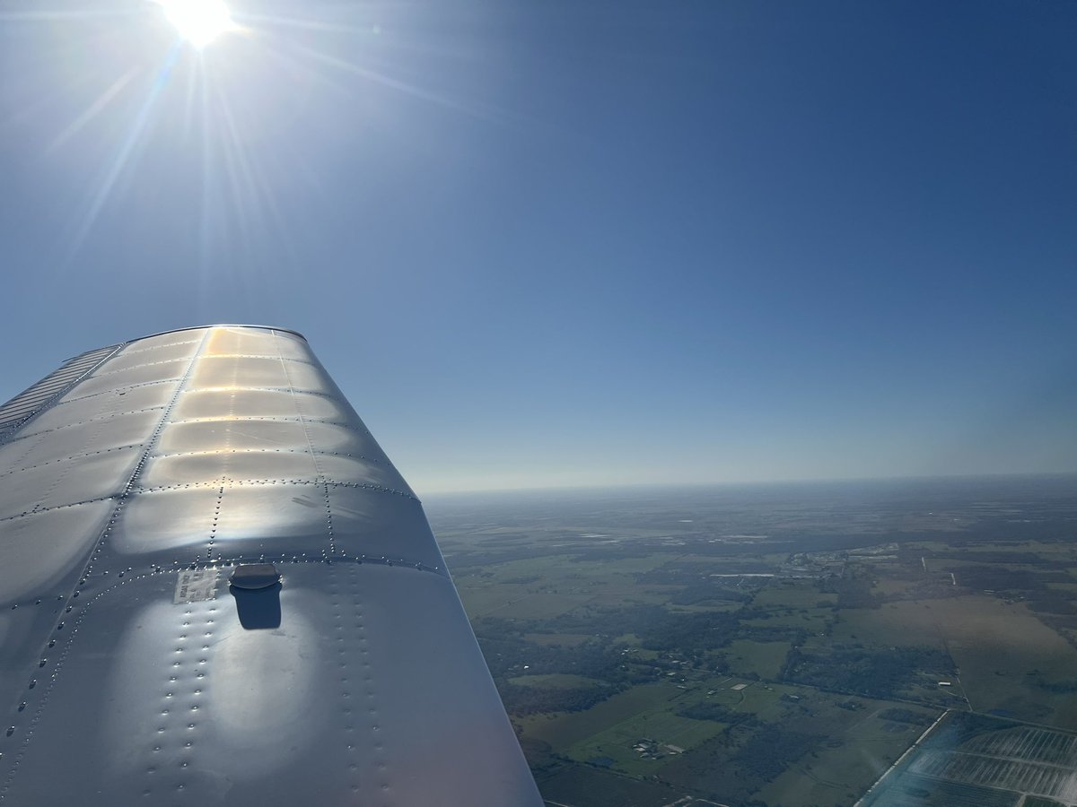 c_noodlezz's tweet photo. I luv flying :3 https://t.co/hQQGsZfmv1