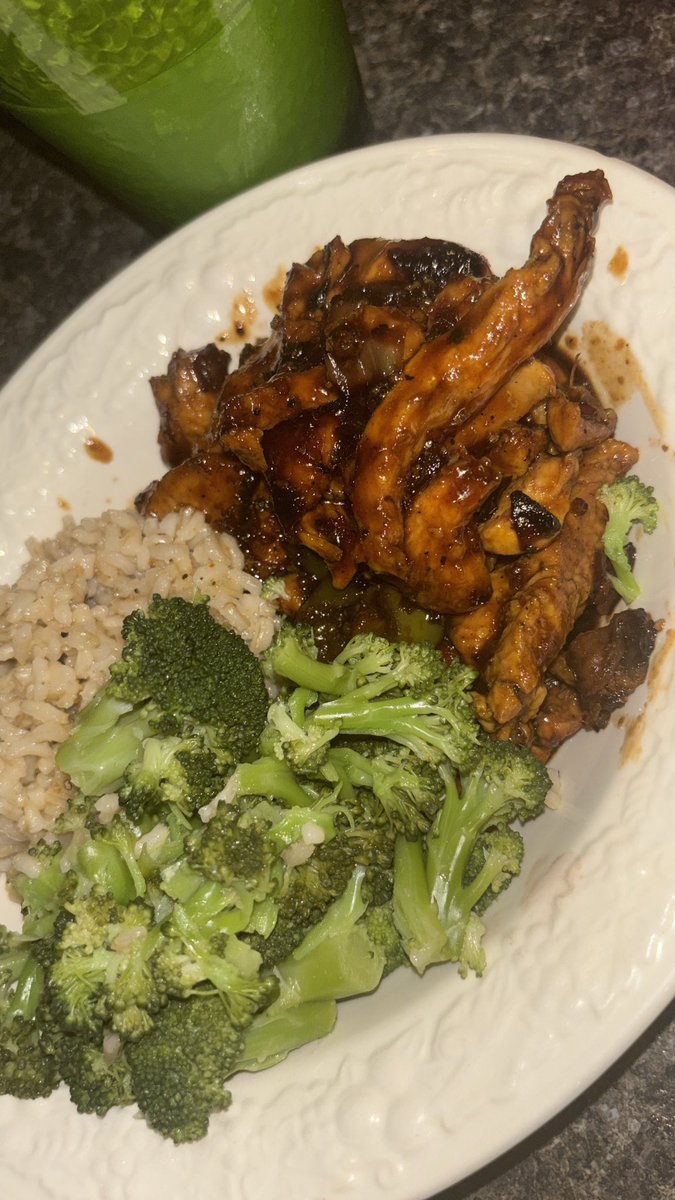 _theactress's tweet photo. Chicken stir-fry on sum quick shit 🥹😇 grown woman shit 😌 #cook #stirfry #thewayto a Mans♥️ https://t.co/tKW6KBMgep