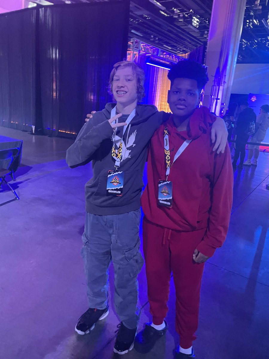 So many words I want to say.. but I am truly grateful for the connections I’ve made this past year, these people have truly shaped who I am and how I carry myself. Even though we couldn’t get everyone in a picture, it was truly a pleasure meeting all the homies.  #GIMMICKONTOP