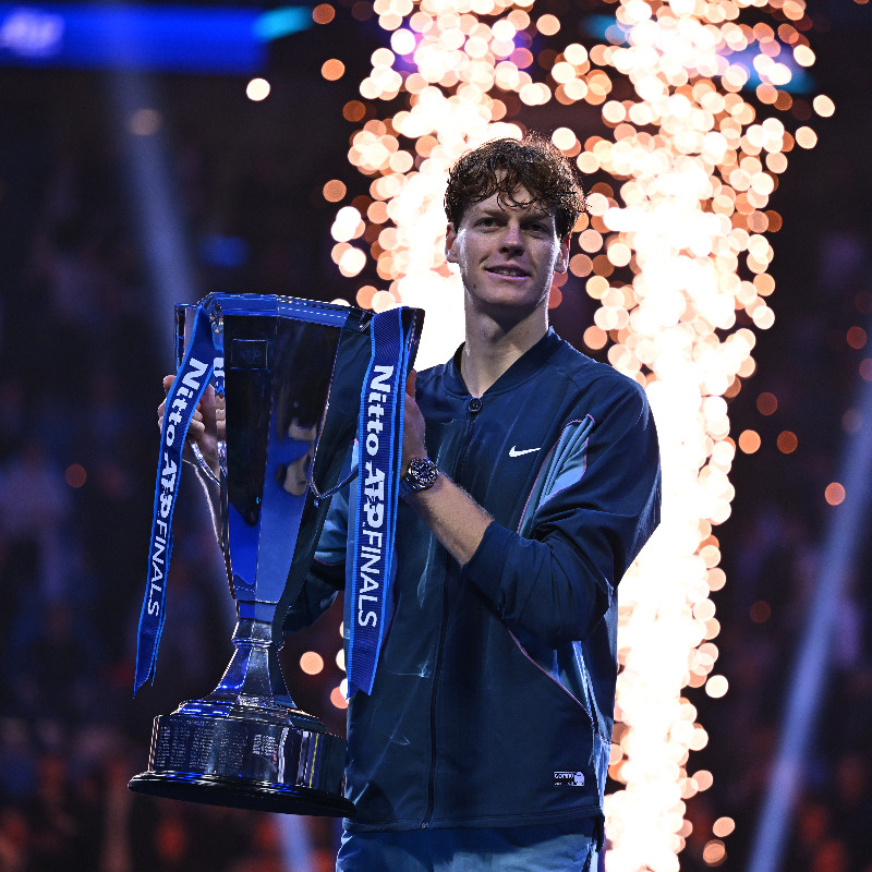 atptour's tweet photo. The undisputed champion of champions 🏆

World No. 1 @janniksin bookended his stellar season by capturing his maiden Nitto ATP Finals trophy ⤵️

#NittoATPFinals