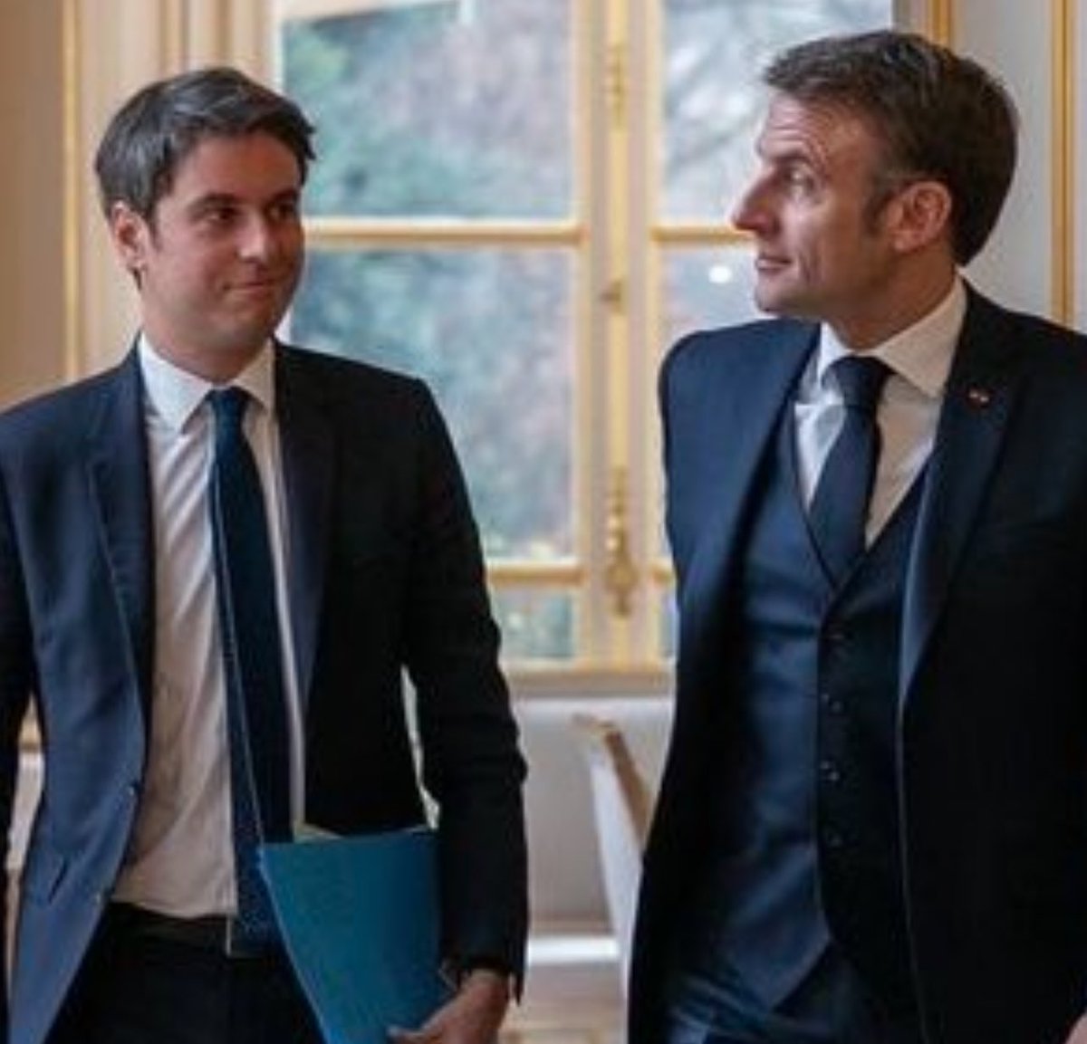 ThCastioni's tweet photo. #Solidarie avec les #agriculteurs poussés à la faillite
Accrochez cette photo dans votre cabine de tracteur pour vous rappeler la manière dont le dernier escroc 1er ministre vous a berné et n'a pas tenu parole.
Le 1er ministre a changé, mais pas le prédateur #Macron pro #UE pro #Mercosur etc.