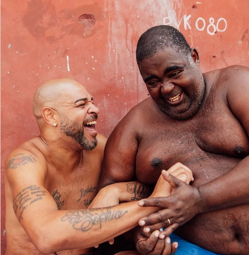 portoalegre24h's tweet photo. “Quando eu tô aqui, ninguém de fora sabe o que eu tô fazendo. Esse foi o problema deles. Não entendiam o porquê eu fui pra favela. Não foi por causa de bebida, nem de mulher, muito menos por droga. Foi por liberdade. Foi porque eu queria paz. Eu queria viver. Eu queria ser humano de novo. Só um cadinho. Porra, essa é a verdade."

Adriano Imperador em entrevista ao The Players’ Tribune.
