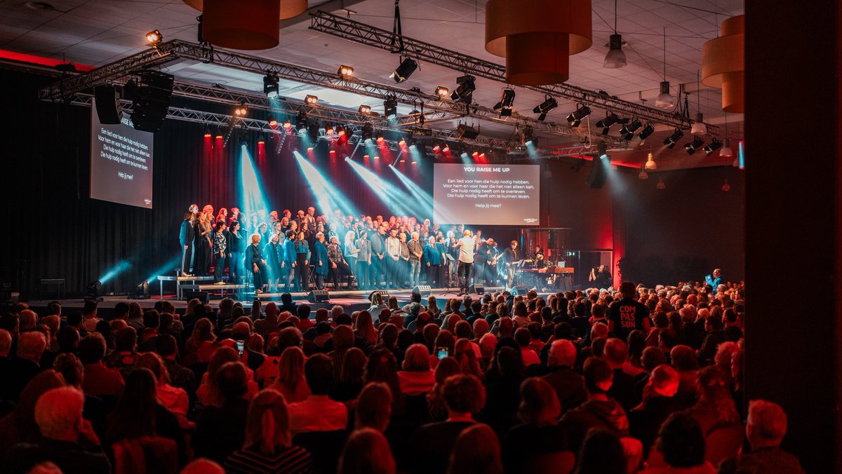 AWienen's tweet photo. Gisteravond een te gekke avond gehad tijdens de Gospelnight in Groningen.
Zo tof om de samenwerking met @Compassion_NL aan te gaan en dit soort mooie projecten te doen om hun mooie en goede werk onder de aandacht te brengen 🙏
#groningen #compassion #gospel #gospelnight https://t.co/ufgIyHFbF7