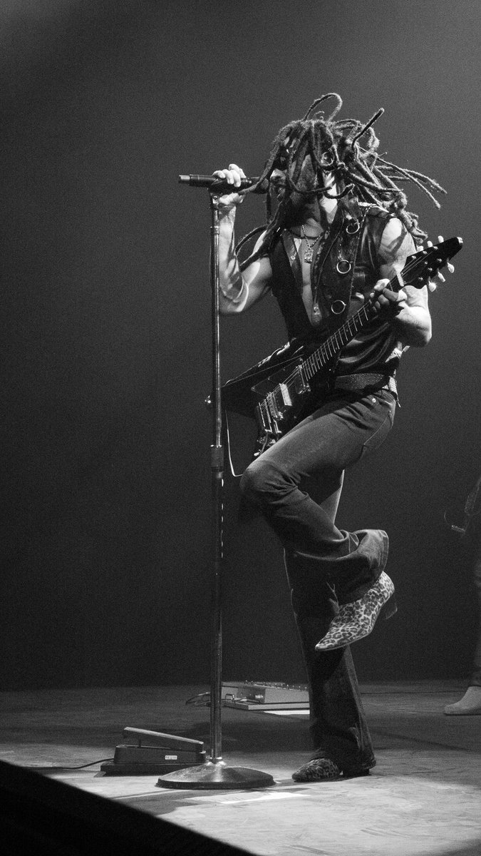 LennyKravitz's tweet photo. Less than a week, Latin America.⚡️ See you soon.                       
11/23 - São Paulo, Brazil
11/27 + 11/28- Buenos Aires, Argentina
12/1- Montevideo, Uruguay
12/4 + 12/5- Santiago, Chile
12/8- Lima, Peru
12/11- Bogotá, Colombia
12/14- Mexico City, Mexico

📸: @rossss_mia https://t.co/UFyscxcLR9