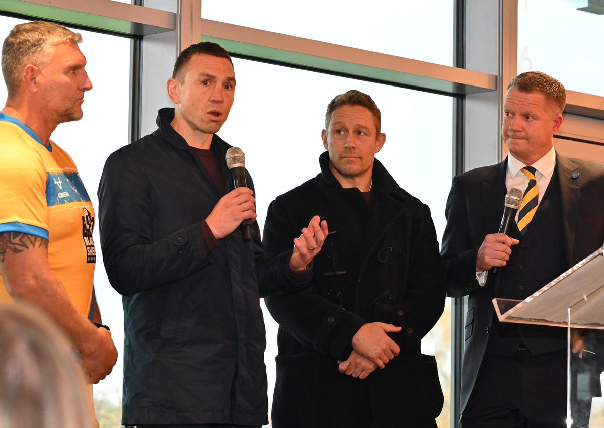 Great to have rugby legends Kevin Sinfield and <a href="/JonnyWilkinson/">Jonny Wilkinson</a> joining us today to support the #745Game 💫

#RugbyFamily #MND