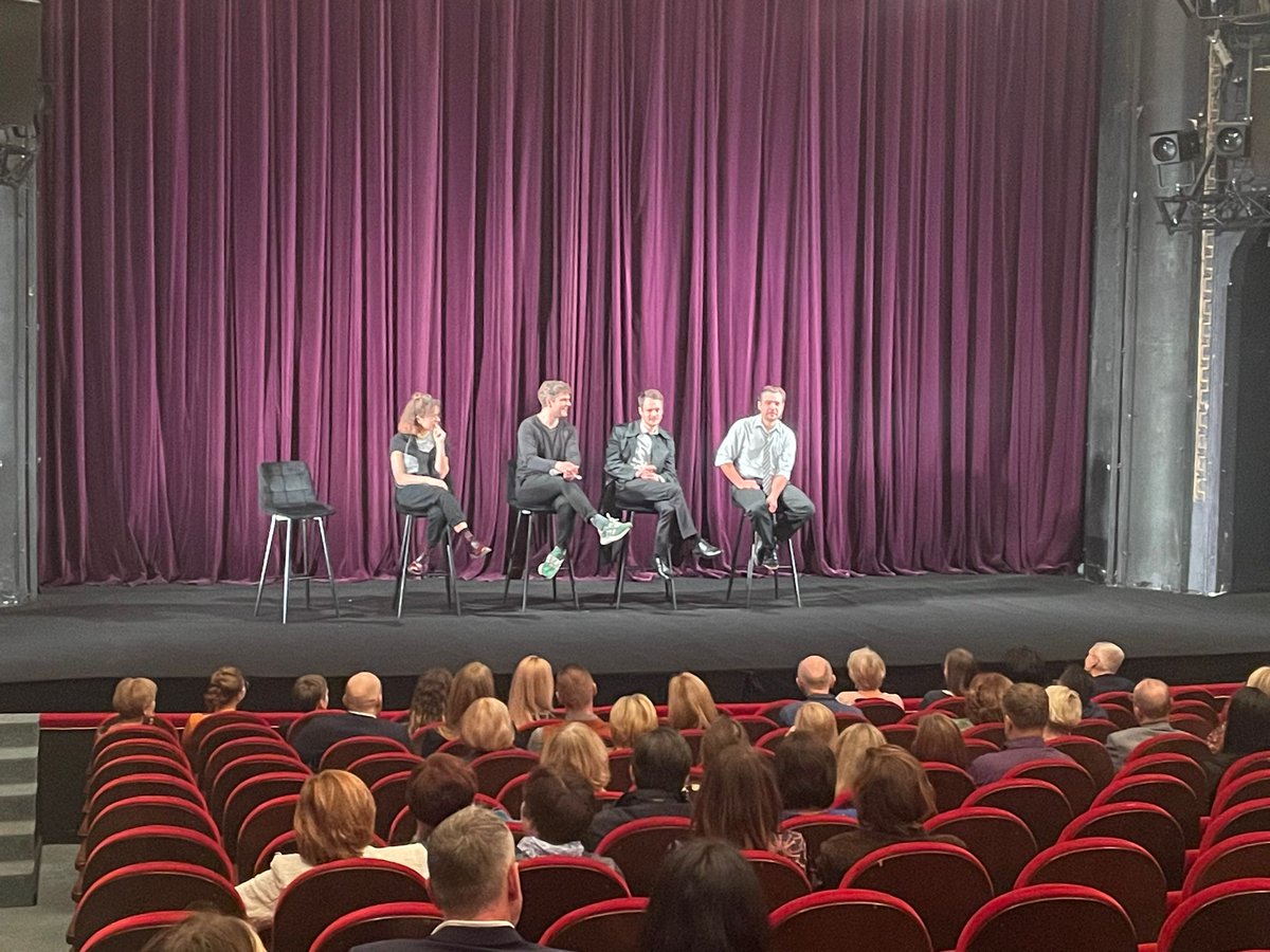 Esam ieviesuši skaistu tradīciju - pēc 2.pirmizrādes radošā komanda sarunājas ar skatītājiem. Šovakar jautājumi nebeidza rimties! Sarunā piedalījās ap 100 skatītājiem, režisors <a href="/MatBudovskii/">Matiss Budovskis</a> un aktieri! Tiekamies atkal!