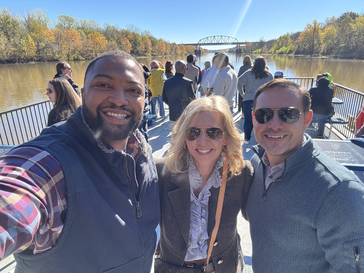 CassyAbbott_Eng's tweet photo. Leadership Oklahoma hosted in Tulsa!Mayor, Philbrook, Barge, &amp; Black Hawks interwoven with engaging discussions of cyber security, public safety, diversity, staggering statistics and collaborative next steps. Time. Well. Spent. @utulsa 💙 https://t.co/UmTBq67ehu