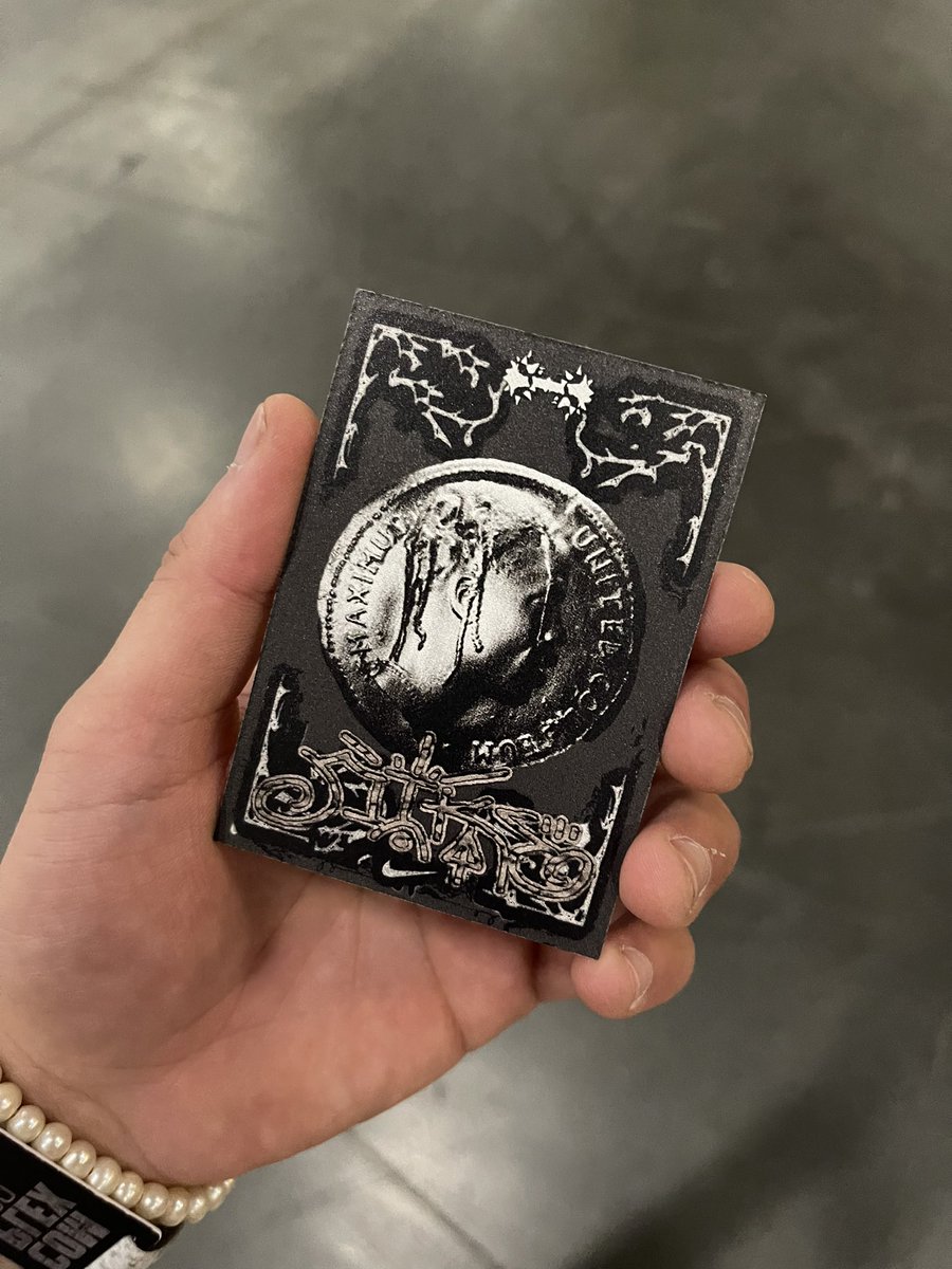 JustFreshKicks tweet media