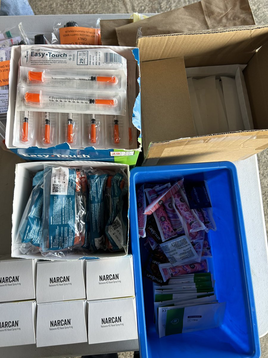 Another successful outreach day! The biggest thank you to <a href="/supergross/">DJ with blue hair</a> for providing free haircuts and to @bonfolkgivinggood for the much needed sock donations 🖤

*pictures of participants are posted with consent*