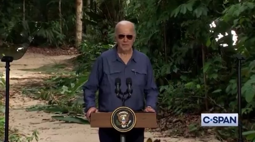 akarl_smith's tweet image. Incredible shot of Biden in the Amazon rainforest