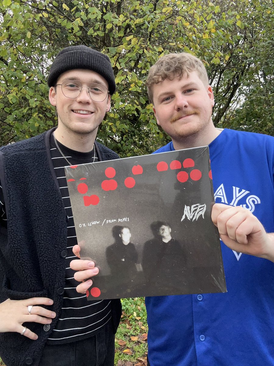 Ahhh what a feeling🥲 so nice to hold our second record on vinyl. Love Love Love! 

Grab yours through the link below, pre-orders will be posted soon x 

Ahhh am deimlad🥲 hyfryd gallu gafael ein ail albwm ar vinyl!

Bachwch eich copi chi rŵan, ar gael drwy’r linc isod x
