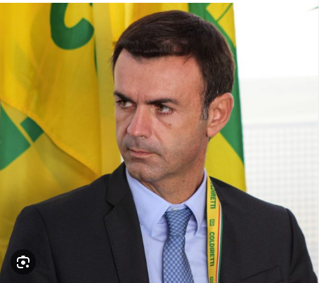UGirovago77000's tweet photo. La peste suina è dilagata grazie ai non controlli.
Milioni di danni per gli agricoltori,ma siccome è lo sponsor del ministro Lollobrigida il presidente della
Coldiretti Prandini è sparito!!
Una gestione vergognosa che è giunta persino negli scaffali dei supermercati📌 #report https://t.co/BhV3bU828F