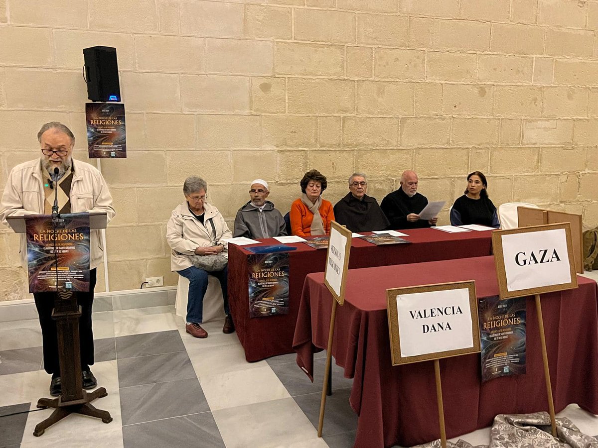 En los Claustros de Santo Domingo, participamos en “La Noche de las Religiones” , con la colaboración de La Mesa Local de Convivencia, bajo el lema “Cuidemos la Casa Común”, junto a otras entidades de diferentes confesiones religiosas.