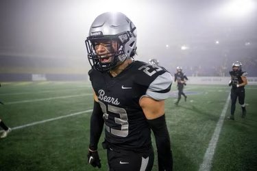 Adiel23_10's tweet photo. 5 years as an Oakdale Football Player. Thank you @OHSBearsFB Coaches, teammates, and fans for the best time and memories of my life ever.  #10out https://t.co/WC4ZylgXt9