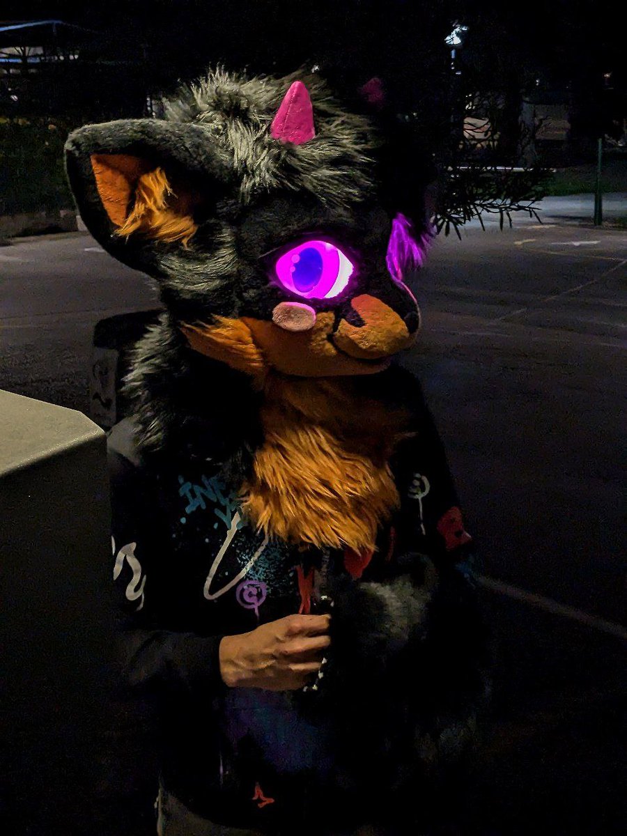 🗿
Unveiled at <a href="/GoldenHornSlo/">🐐 GoldenHorn Convention ✨</a> 
Suit made by <a href="/TaruApparel/">TARU Apparel 🔜 SloFluffCon</a> 
Photo by, ya boi, Matija