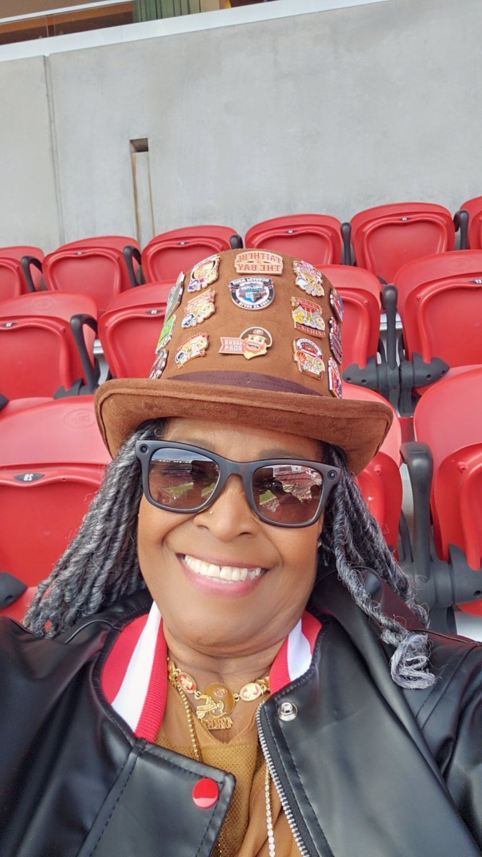 MsDebbieDebDeb's tweet image. #GameDaySelfie
#LetsGoNiners #BeatTheSeahawks!