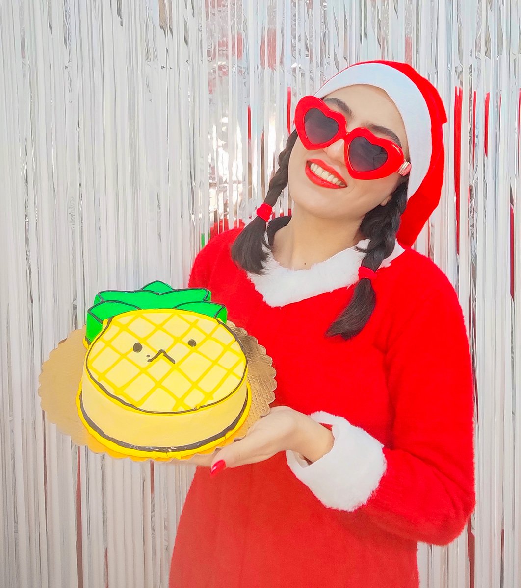 بماند به یادگار از روز تولدم🧑‍🎄🎂🍍🎈
کادو تولدم برام یه عالمه بخندین❤️