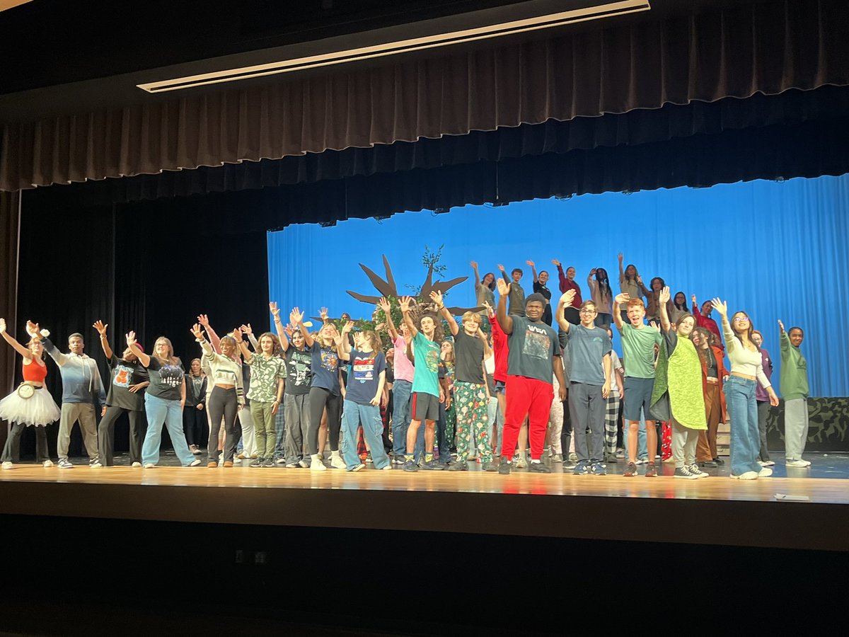 fvhs_theatre's tweet image. Alice in Wonderland opens this Thursday!!!! Come support these talented students! 🐇♥️♠️♦️♣️

fvhs.seatyourself.biz