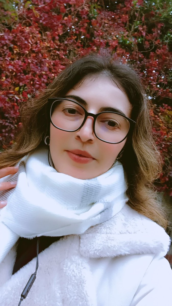 Aslında yaprak sıkılmıştı ağaçtan. 
Bahaneydi Sonbahar. 🍂🍁