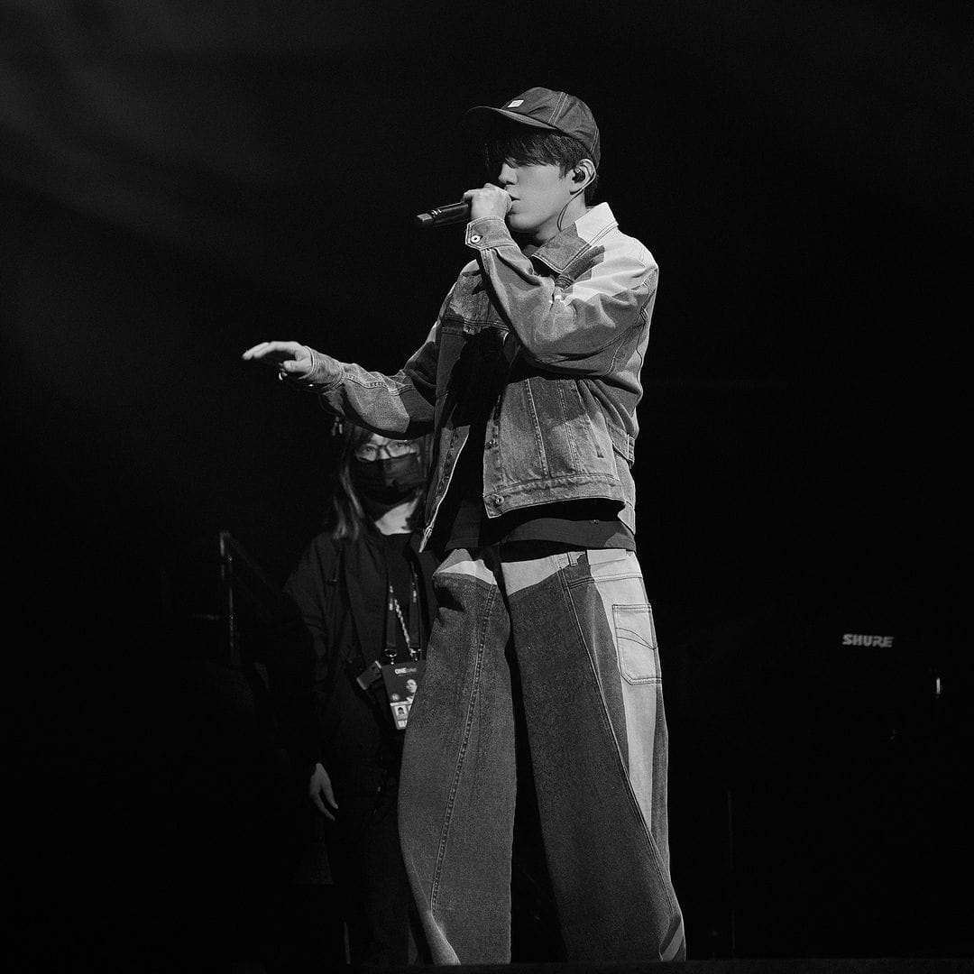 DimashPeru's tweet photo. Dimash nos recuerda que quedan muy pocos días para su concierto en Praga 😃

#Repost IG @dimash_official
Faltan 5 días para el concierto en la República Checa.

https://t.co/Jc1ummuXod

#Dimash #DQ  #Dears #BestSinger #Perú 🇵🇪 #DimashFCPeru #DKPDFanClubOficial #DimashEnEspañol https://t.co/eSprwRNW1J