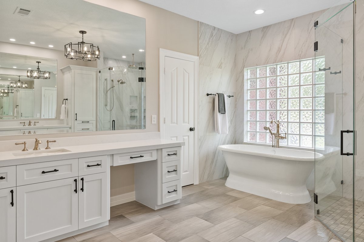 SCM DESIGN GROUP (@scmdesigngroup1) on Twitter photo We designed and built this stunning primary bathroom! With a classic transitional style, it blends timeless elegance with modern functionality, making it the perfect space for both relaxation and daily routines. 📷📷 We designed and built this stunning primary bathroom! With a classic transitional style, it blends timeless elegance with modern functionality, making it the perfect space for both relaxation and daily routines. 📷📷