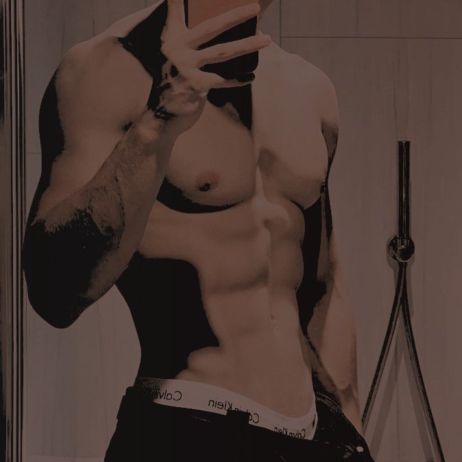 𝓢𝒂𝒓𝒂'𝒔 𝓕𝒖𝒕𝒖𝒓𝒆 𝓗𝒖𝒔𝒃𝒂𝒏𝒅 tweet media