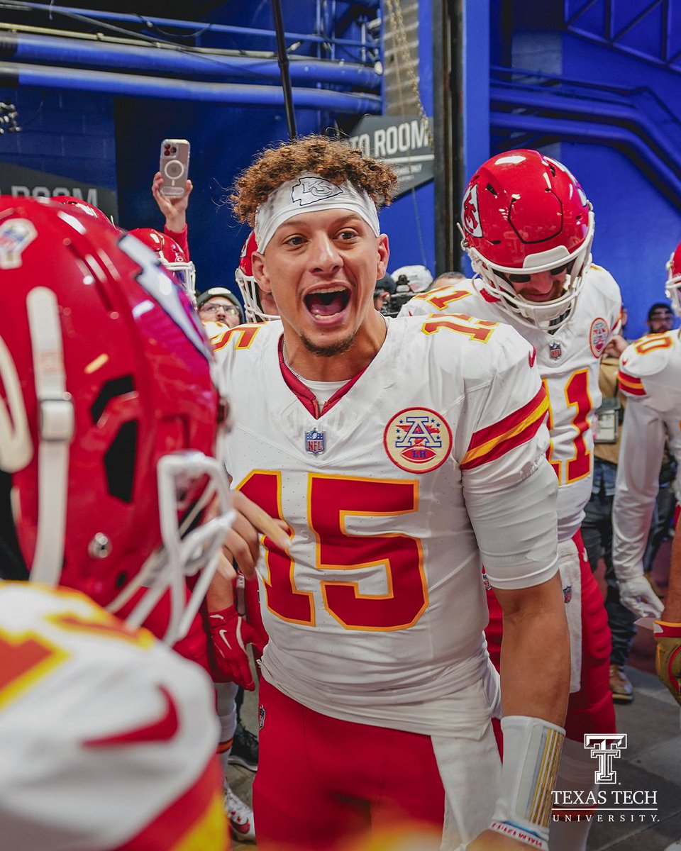 Chiefs's tweet photo. ALMOST THAT TIME ⏰ https://t.co/XQoN1U5C69