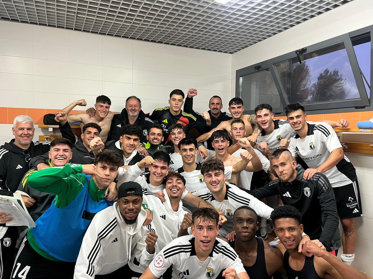 alexapama1's tweet photo. Q lujo trabajar con este grupo a pesar de todas las circunstancias, ganar al líder y como lo hemos hecho, así q a seguir equipo/familia 💪⚽️💪orgulloso de todos, sois los mejores #irian❤️ https://t.co/nnKTkIe0S9