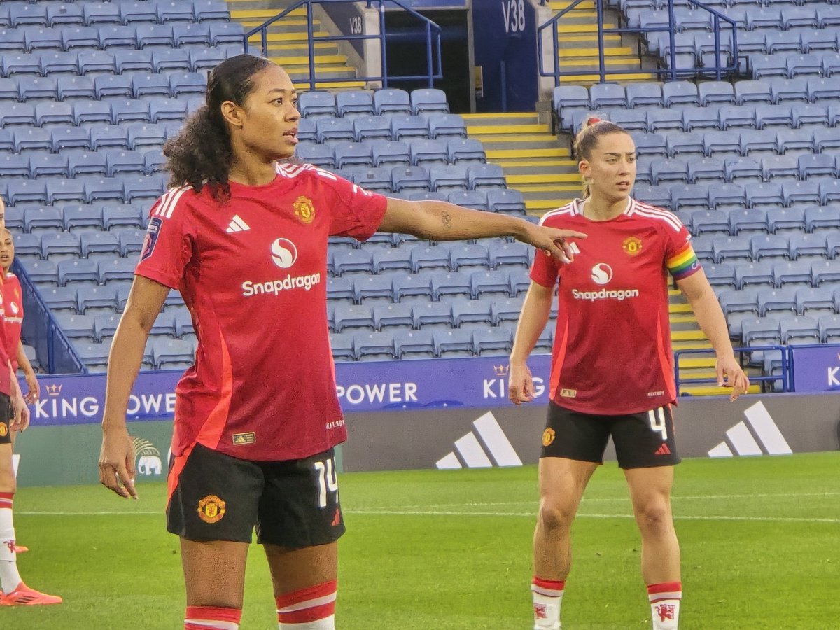 bennymufc's tweet photo. Defensive line... @jayderiviere @MayaLeTissier #MUWomen #MUFC #ManchesterUnited #ManUtd #LEIMUN #BarclaysWSL #KingPowerStadium #JaydeRiviere #MayaLeTissier #WSL https://t.co/srjiiLbQ2K
