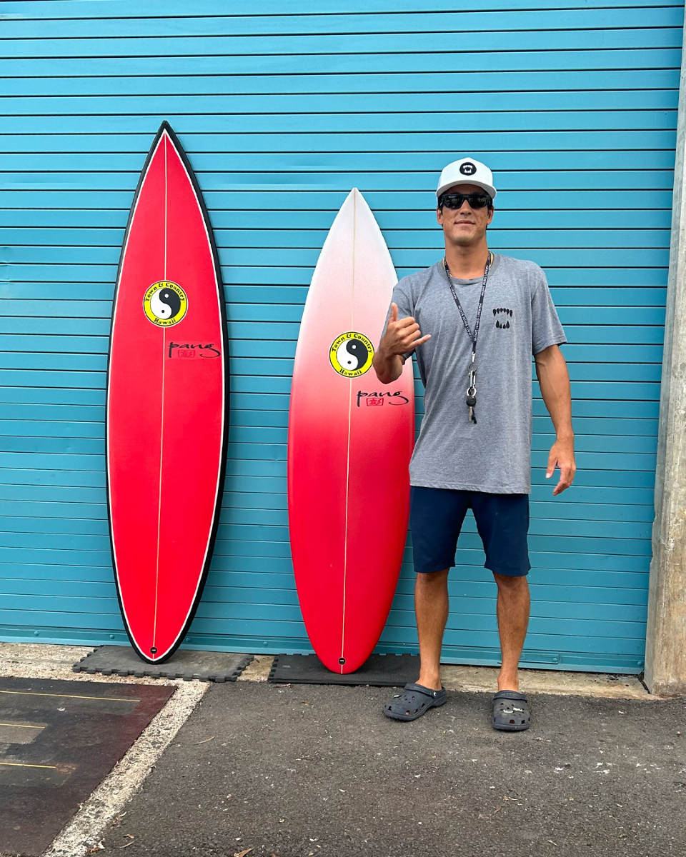 tcsurfdesigns's tweet image. @joeyjohnston_ picking up his new @gpangsurf whips for the winter season. 6'6" S-4VF already being put to use on this past Pipeline swell. 5'9" M Pro 2 is for shredding those "smaller" in between days. Hunting Season is on!

#customsurfboards #madeinhawaii #stokeandaloha