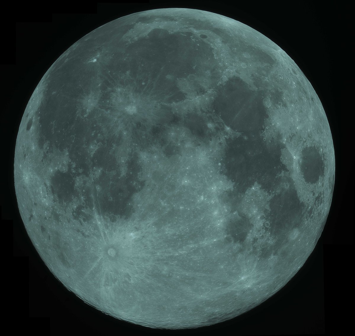 #Moon 15.11. #Celestron C5 and my new #QHY-5-678IIIC
20X1000 Pictures, #Autostakkert4!, #WaveSharp 1,  put together by #Microsoft #ICE (Image Composite Editor) and little help by #Gimp