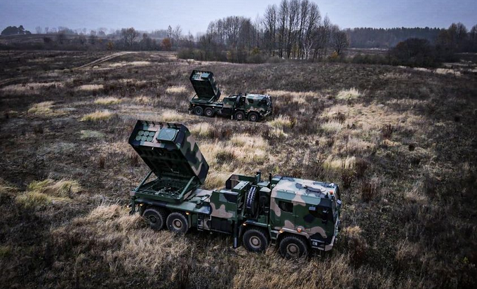 KDefenseInsight's tweet photo. Fun fact: #Ukraine operates 39 #HIMARS with #ATACMS, while #Poland has 54 of 218 #K239 #Chunmoo #HomarK systems firing #CTM290 rockets. With double HIMARS' firepower, Poland already leads—and will dominate once all are delivered. 💥🚀 #FirePower #PolishLandForces https://t.co/D99HHv1pDl