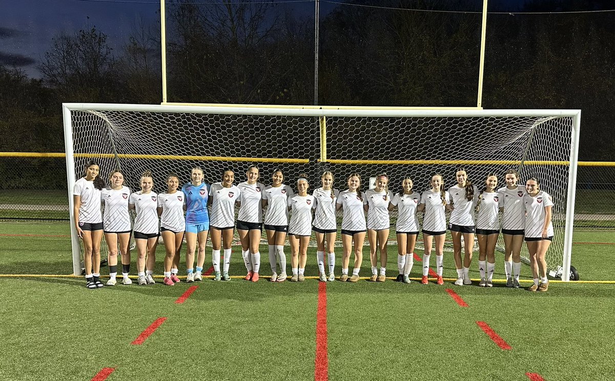 Great start to the club season! 09s finished undefeated and top of their bracket at the Kings Hammer Showcase!  Well done ladies!