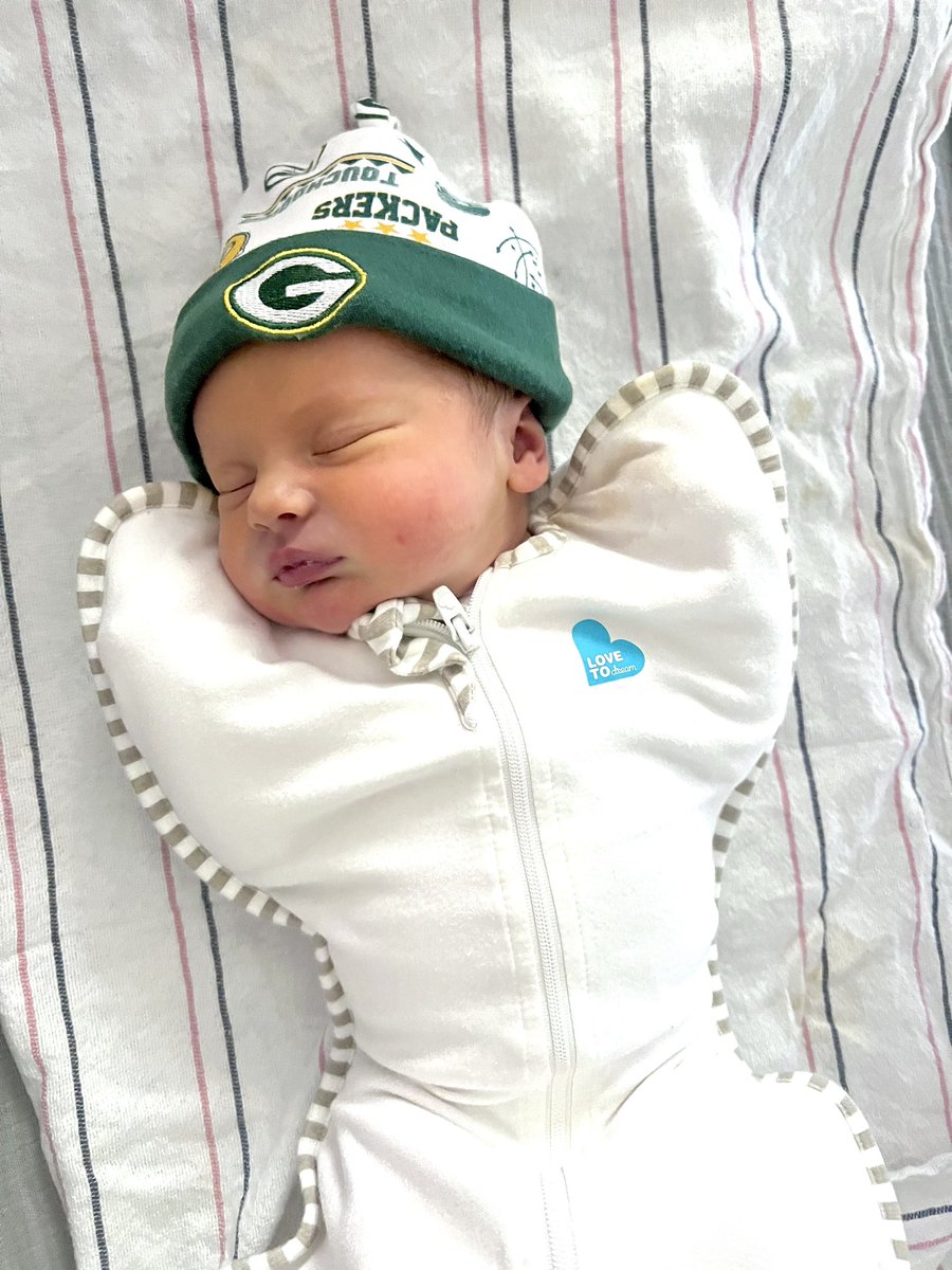 itsahaiilstorm's tweet photo. @packers 72 hours old &amp; that’s a Packers W over the Bears!! 🧀💚 #GoPackGo https://t.co/opVgx1ZajC
