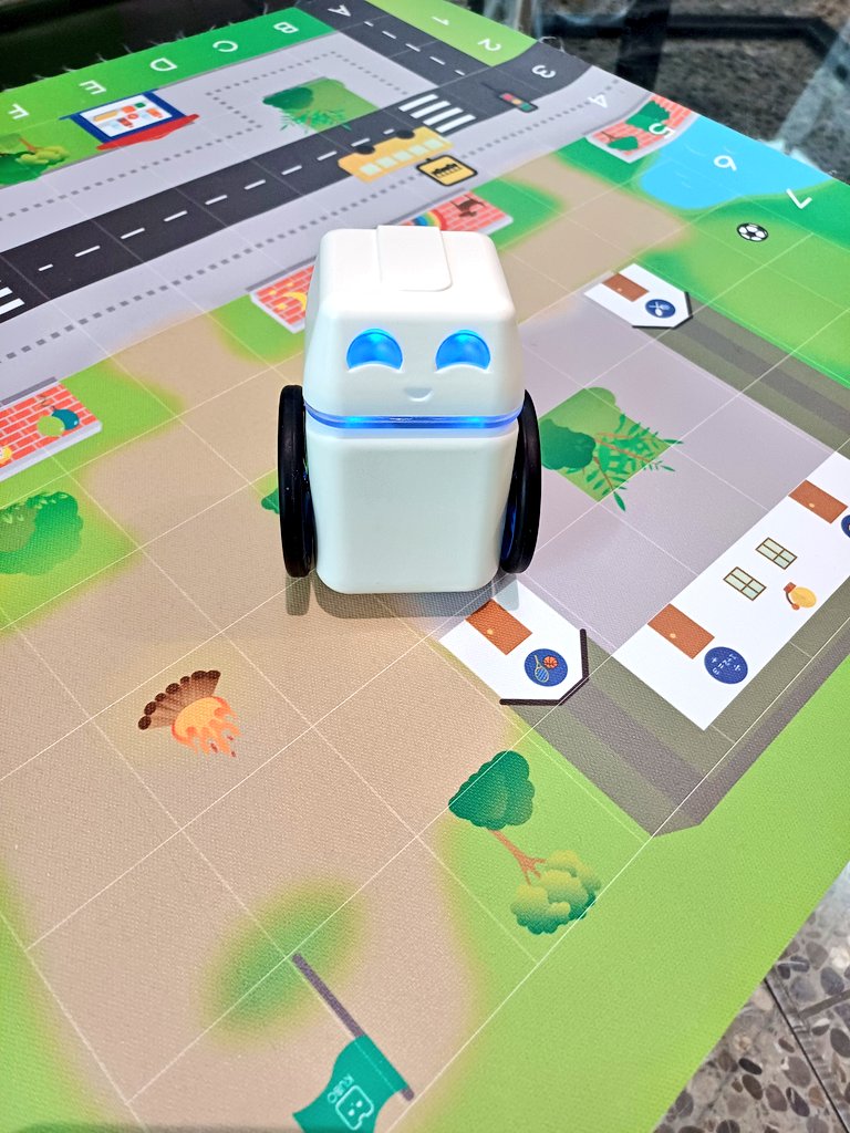 MMagdowski's tweet image. - das #Matatalab
- den kleinen süßen @KUBO_Robot 
- die runden @Sphero-Roboter und die @SpheroEdu-App
- kleine @Ozobot|s zum Programmieren mit farbigen Linien
- einen @makeymakey für ein #Möhrenklaviar