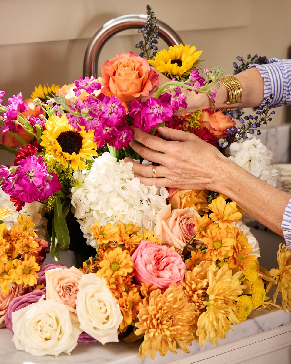 Big hearts deserve big bouquets 💐💖 

Send some love to the caregivers in your life this National Caregivers Month: bit.ly/3NFbVl7