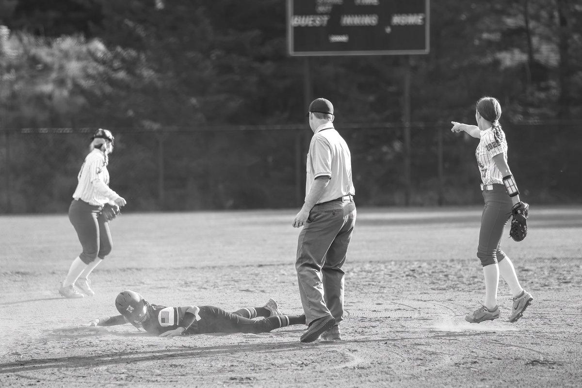 Our first tournament of the season was on November 8th and really proud of all our girls for how they competed. We had a record of 2-2, batted .322 as a team
, and had a great 7 run comeback win. Exciting start for this new group. 🔥🔥🔥