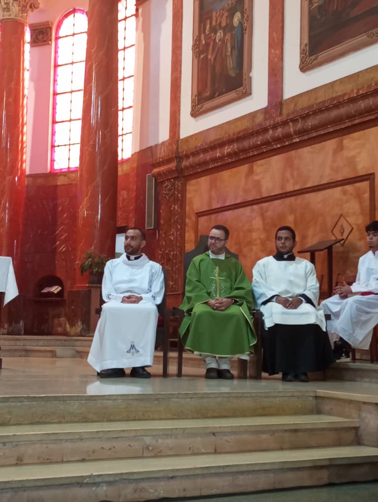 ParroSanBenito's tweet photo. Imágenes de las Misa de 11:30 am correspondiente al Domingo 33° del Tiempo Ordinario, del año litúrgico que ya casi finaliza el próximo domingo con la festividad de Cristo Rey. https://t.co/p5814ig4sZ