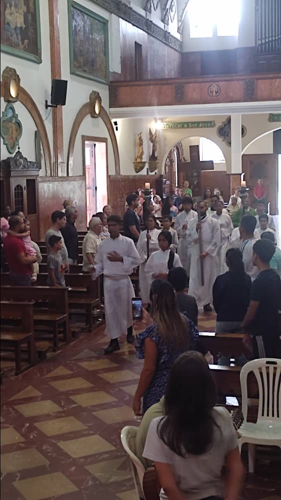 ParroSanBenito's tweet photo. Imágenes de las Misa de 11:30 am correspondiente al Domingo 33° del Tiempo Ordinario, del año litúrgico que ya casi finaliza el próximo domingo con la festividad de Cristo Rey. https://t.co/p5814ig4sZ