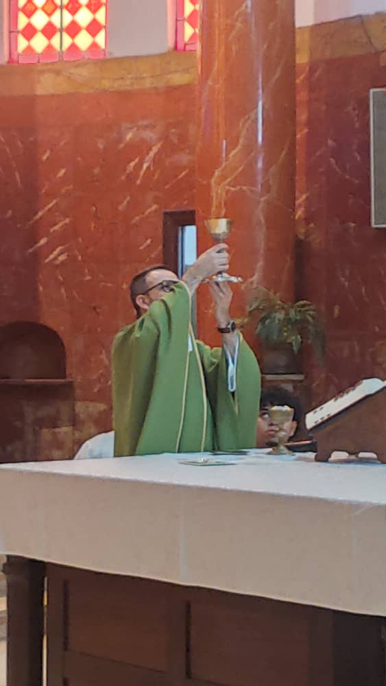 ParroSanBenito's tweet photo. Este llamado a la vigilancia no es para vivir con miedo, sino con esperanza y confianza en que su Palabra no pasará.

Este penúltimo domingo del año litúrgico nos motiva a reflexionar sobre nuestro encuentro definitivo con Dios. ¿Estamos listos para recibirlo? https://t.co/fXWlL63UOa