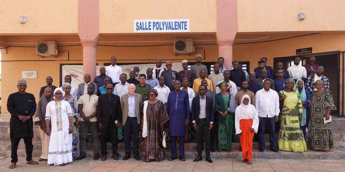 awhitbr's tweet photo. Our work with @CGIARAfrica enable national met agencies like @MaliMeteo link to the actors that deliver context specific, actionable climate information to farmers and pastoralists. The agdatahub launch is a step to institutionalising the platforms that support last mile delivery https://t.co/255yZXILLy