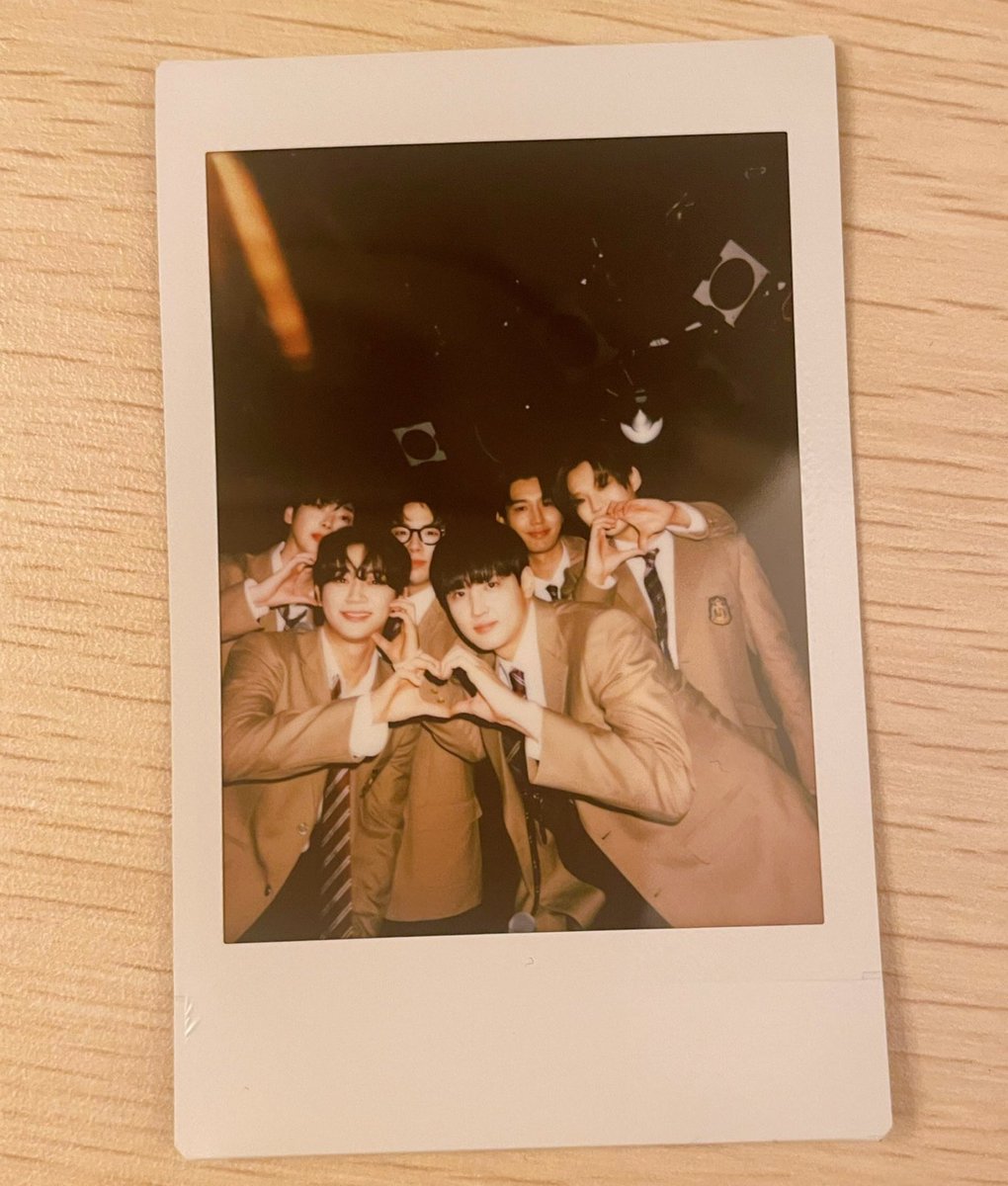 dağılan grubundan yıllar sonra şöyleli bir polaroid alıyorsun şansa kafa atmış yine birileri