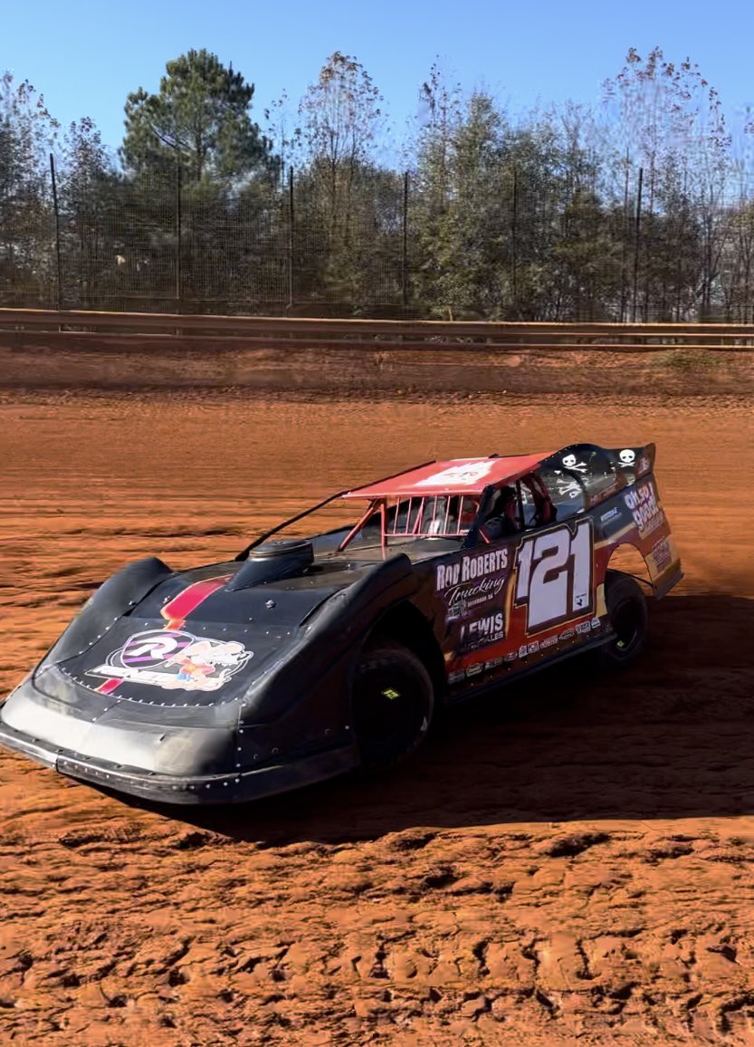 Capy404dev's tweet photo. To free in hot laps, wrong line in qualifying (16th) had a great car in main but busted a power steering line    On to the next one. https://t.co/UvpfbWwiY9