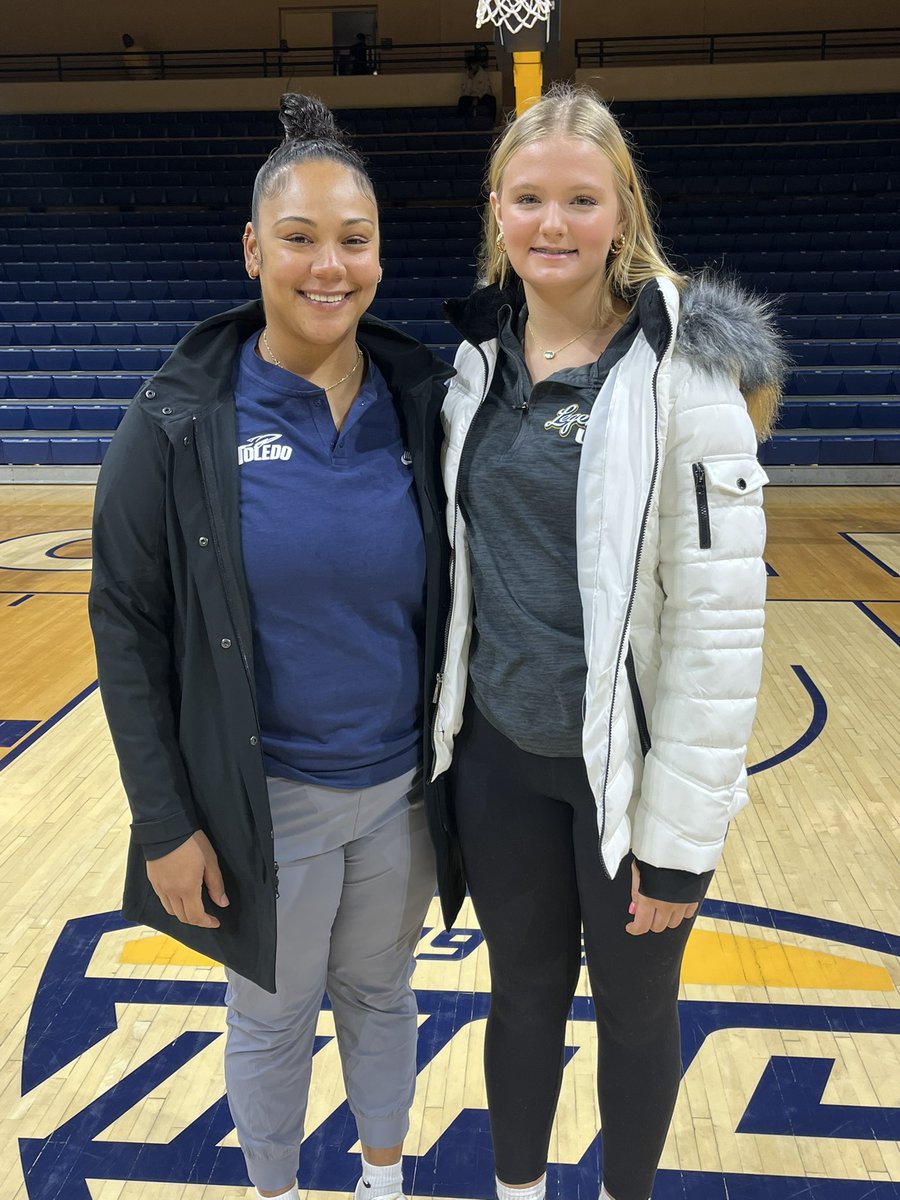 lucyluers5's tweet photo. thank you @coachjackie_21 @coach_tk_ @G_Bogg and the rest of the Toledo coaching staff for making my first unofficial visit so special. I had so much fun and i really appreciate it! Go Rockets! @ToledoWBB @Legends_Bball @BryceMcKey https://t.co/oTbJyf0Sj8