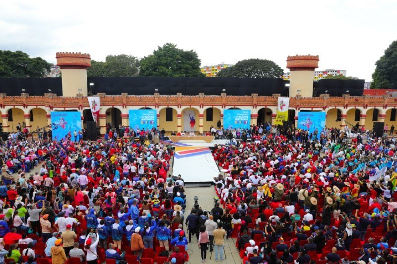 avnve's tweet photo. #EnVivo || Clausura del primer capítulo del Congreso del Bloque Histórico de la Venezuela del Siglo XXI / Presidente @NicolasMaduro: Este congreso es la ecuación que nos llevará a lo grande, a lo poderoso, de fuerzas reales igual a las 7 transformaciones que Venezuela necesita. https://t.co/ebaltlxJMW