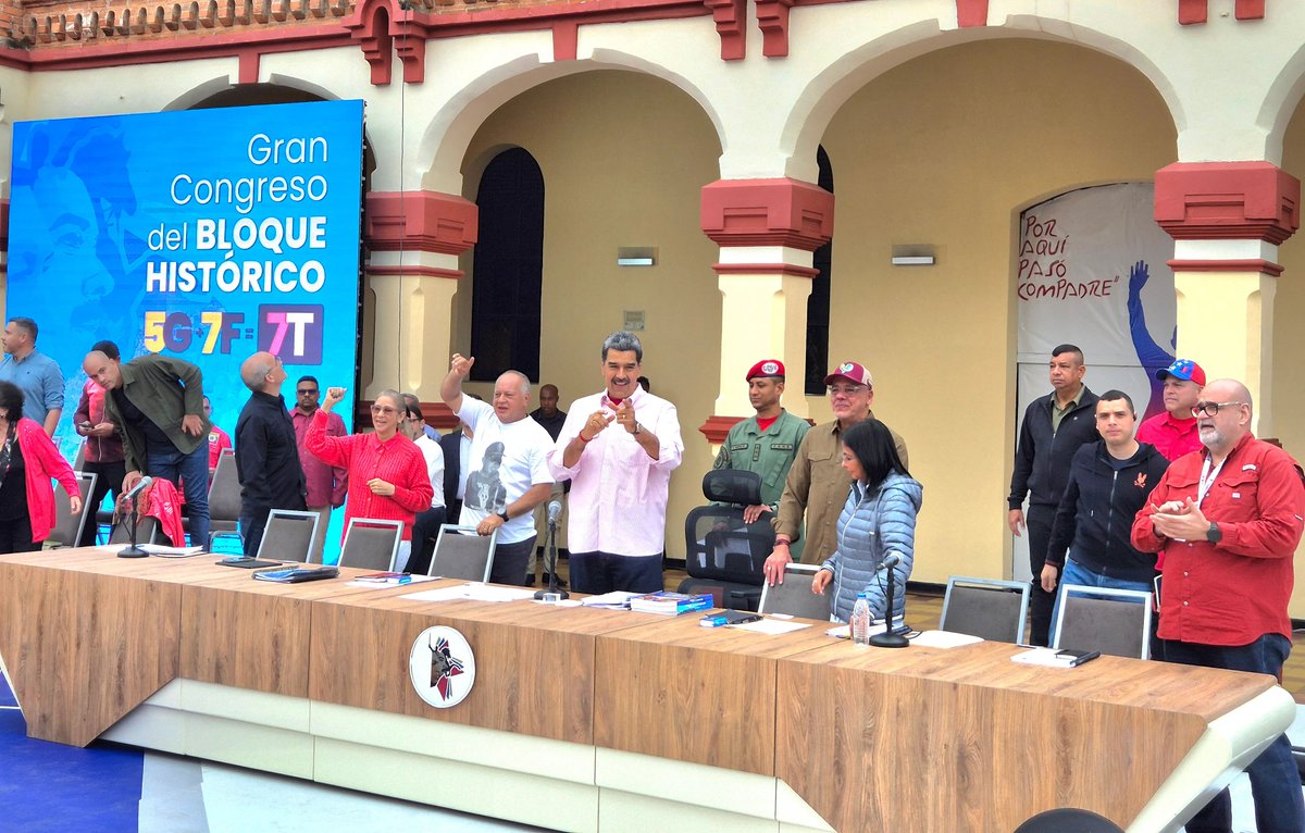 avnve's tweet photo. #EnVivo || Clausura del primer capítulo del Congreso del Bloque Histórico de la Venezuela del Siglo XXI / Presidente @NicolasMaduro: Este congreso es la ecuación que nos llevará a lo grande, a lo poderoso, de fuerzas reales igual a las 7 transformaciones que Venezuela necesita. https://t.co/ebaltlxJMW