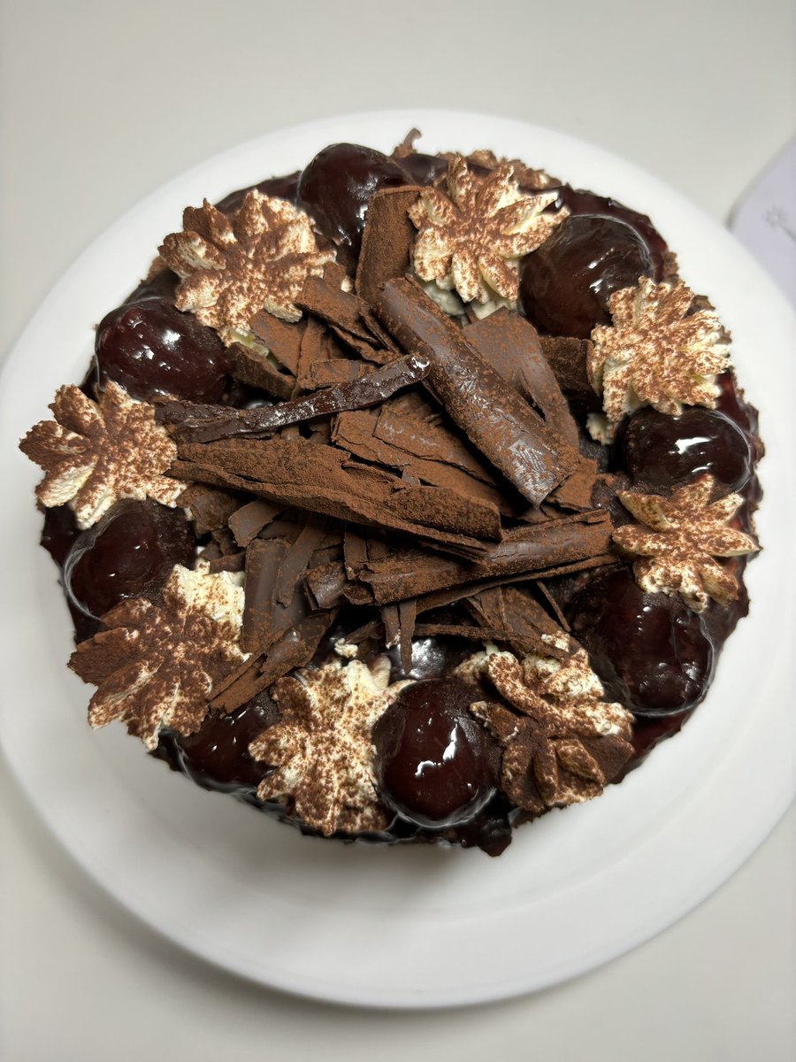 bakinghunter's tweet image. Black Forest Gateau , three layers of chocolate sponge , cherries, cherry syrup with kirsch, cream and chocolate curls #70’s week #gbbo @thebakingnanna1 @marybethxx6 @Rob_C_Allen #twitterbakealong