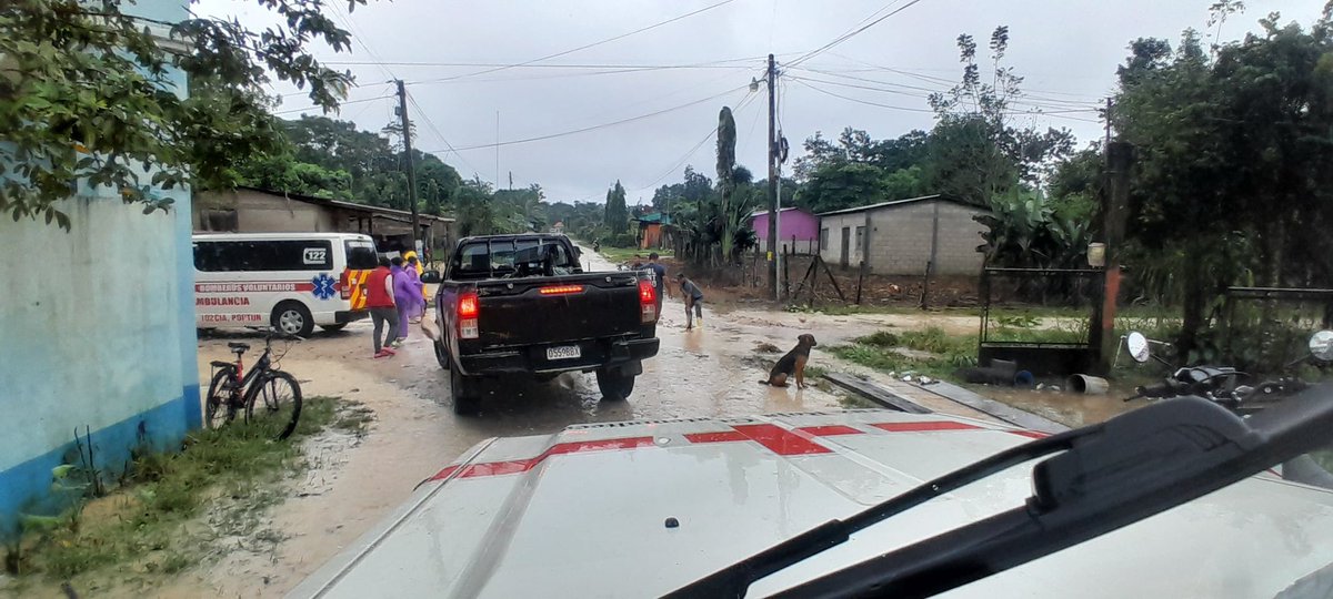 CruzRojaGT_'s tweet photo. #TTSara 🌧 #CruzRojaGT continúa con los monitoreos en el departamento de Petén, ante las constantes lluvias.
Envíanos tus reportes por Telegram 👉 https://t.co/3dZZZIES9R y en caso de emergencia llama al 125.
No Podemos Parar, Afuera Nos Necesitan https://t.co/Ya5zTFSmyj